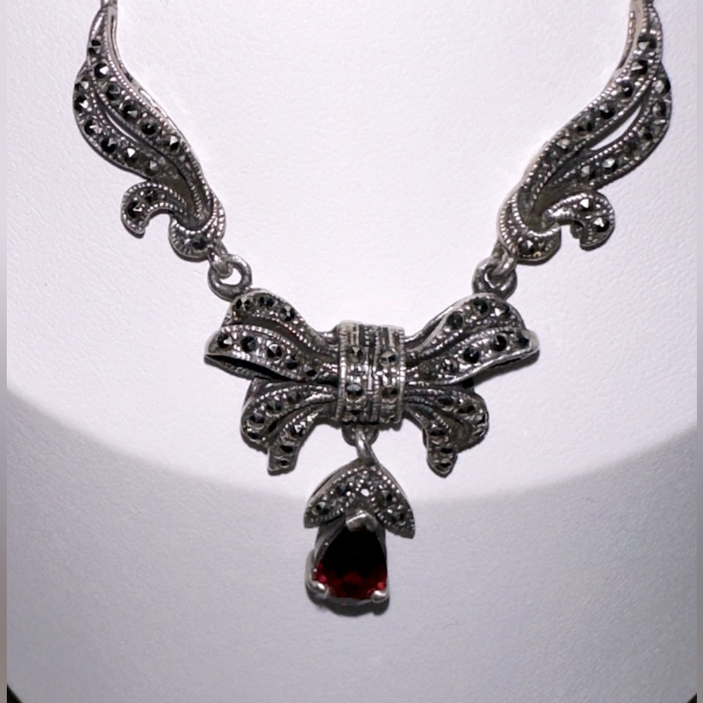 ANTQ Garnet & Mascrasite 925 Sterling Silver Victorian Bow-Tie Necklace